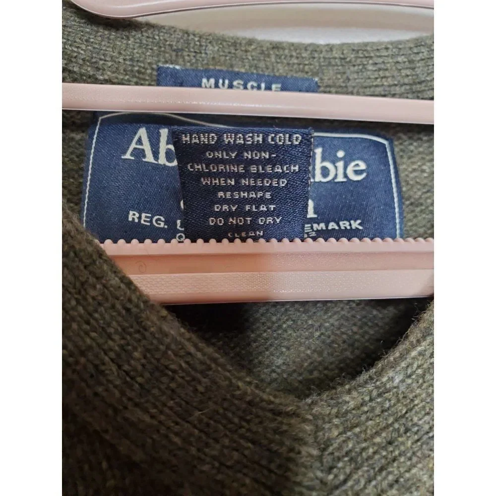 Abercrombie & Fitch Vintage Men's Muscle Fit Wool V Neck Y2K Sweater